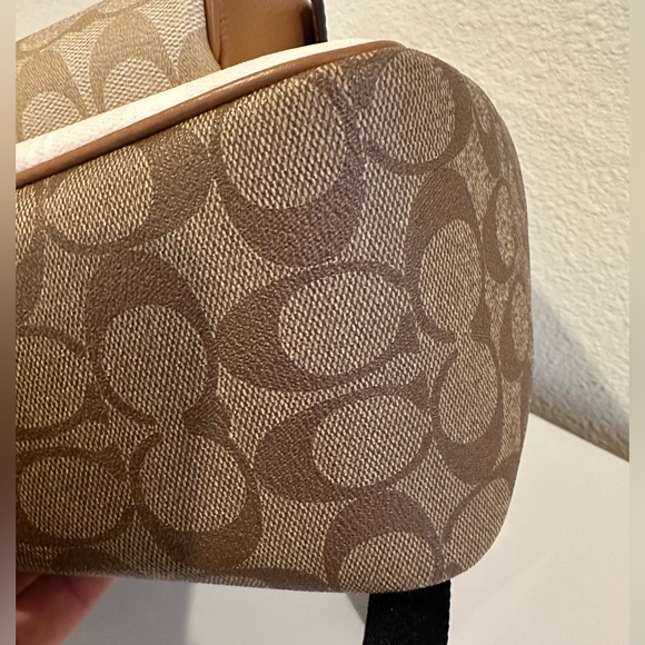 Authentic Coach Court Backpack In Signature Canvas - Picture 14 of 15